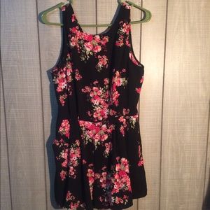 Floral Romper With Pockets!